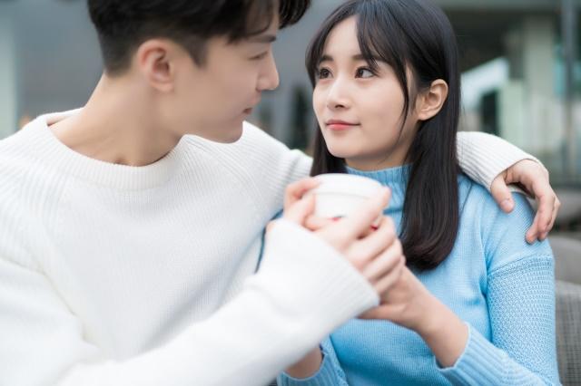 “今天拿着老公工资卡取钱，提示密码不正确，心真寒，离婚吧”