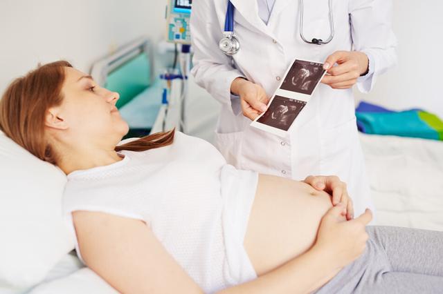 孕期羊水浑浊和喝水有关系么,孕期羊水和分泌物区别