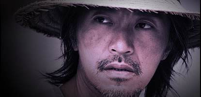 带给我们无数欢笑的喜剧之王，终于把自己活成了悲剧|艾问人物