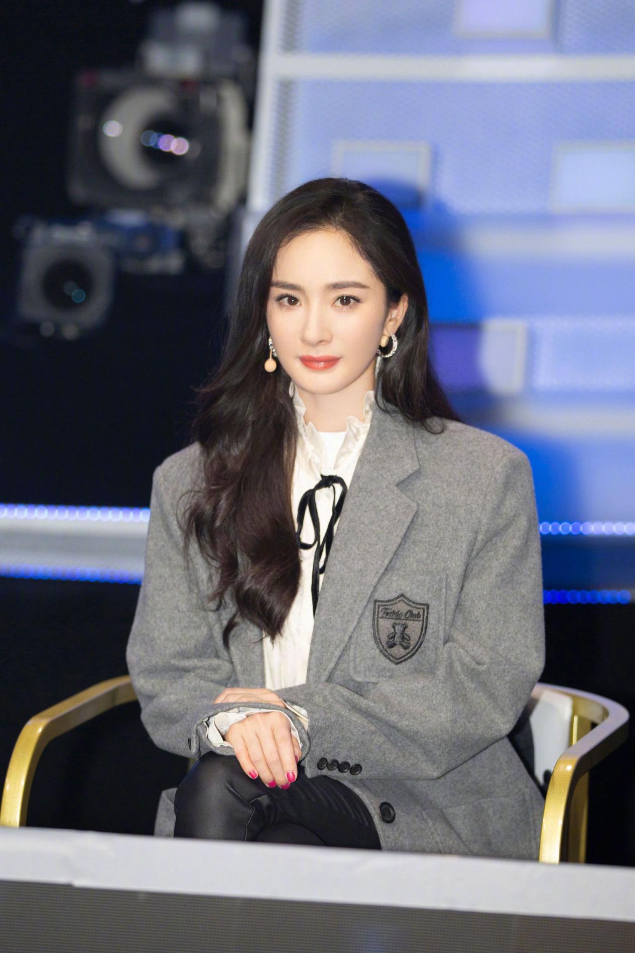 被杨幂穿搭惊艳了,被杨幂穿出了少女感