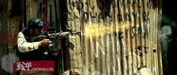 美国黑鹰战机坠落视频,十部顶级战争大片黑鹰坠落