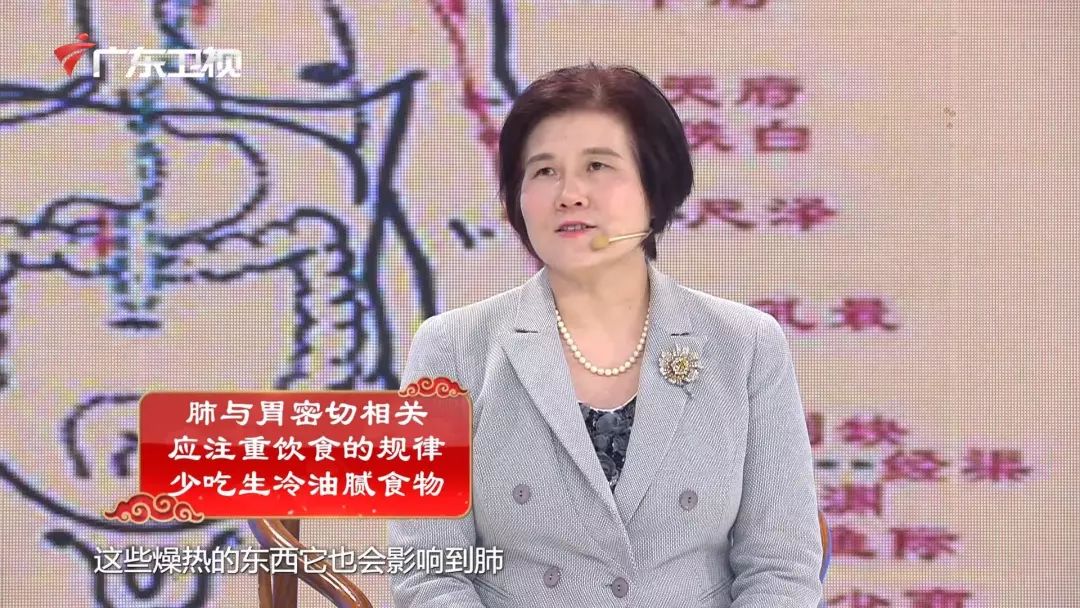 养肺每天拍打肺部15分钟视频讲解,养肺操老年人呼吸操视频