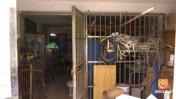 小区养狗太脏了味道臭扰民,车库改造成养狗场