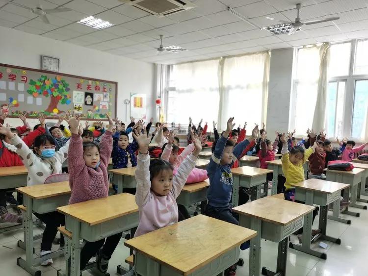 阳光小学的体育活动,阳光体育活动小学方案