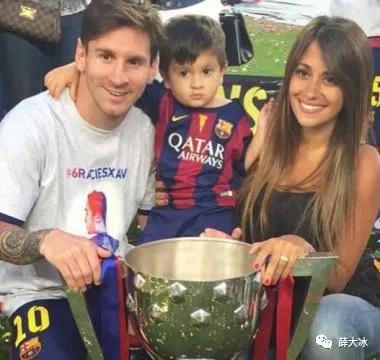 足坛两大巨星和另一半,如果是你你会选哪个当老公