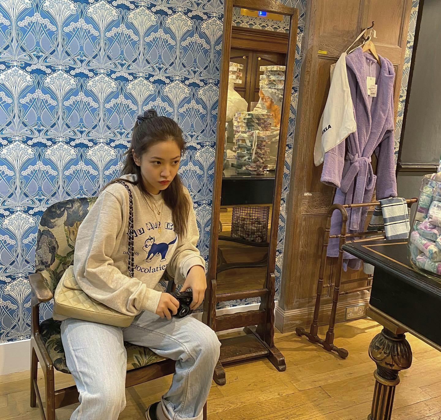 韩国女明星穿工装阔腿裤穿搭,韩国女团穿搭法则清凉显瘦时髦