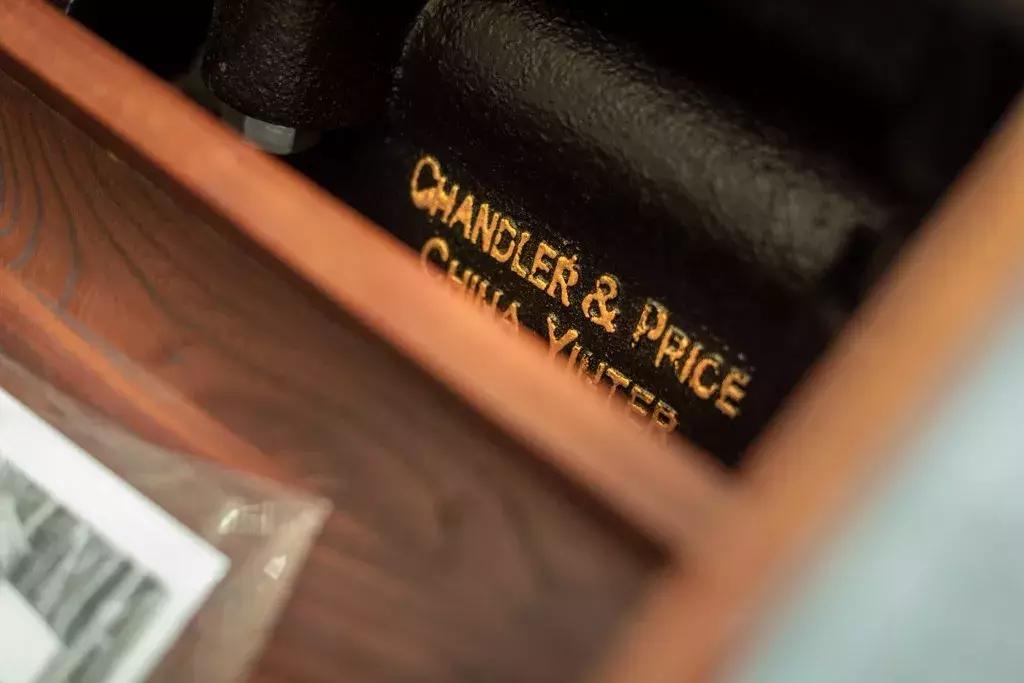 独此一家，机器跨越百年，户部山上的这家小店印出家乡生活的墨迹