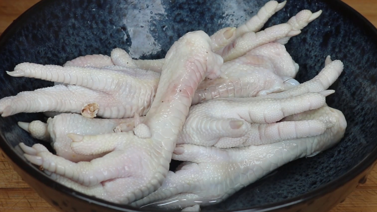 教你在家制作泡椒凤爪,正宗传统泡椒凤爪的家庭制作方法