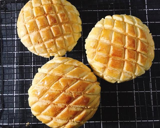 正宗港式菠萝包的做法,港式菠萝包的家常做法烤箱