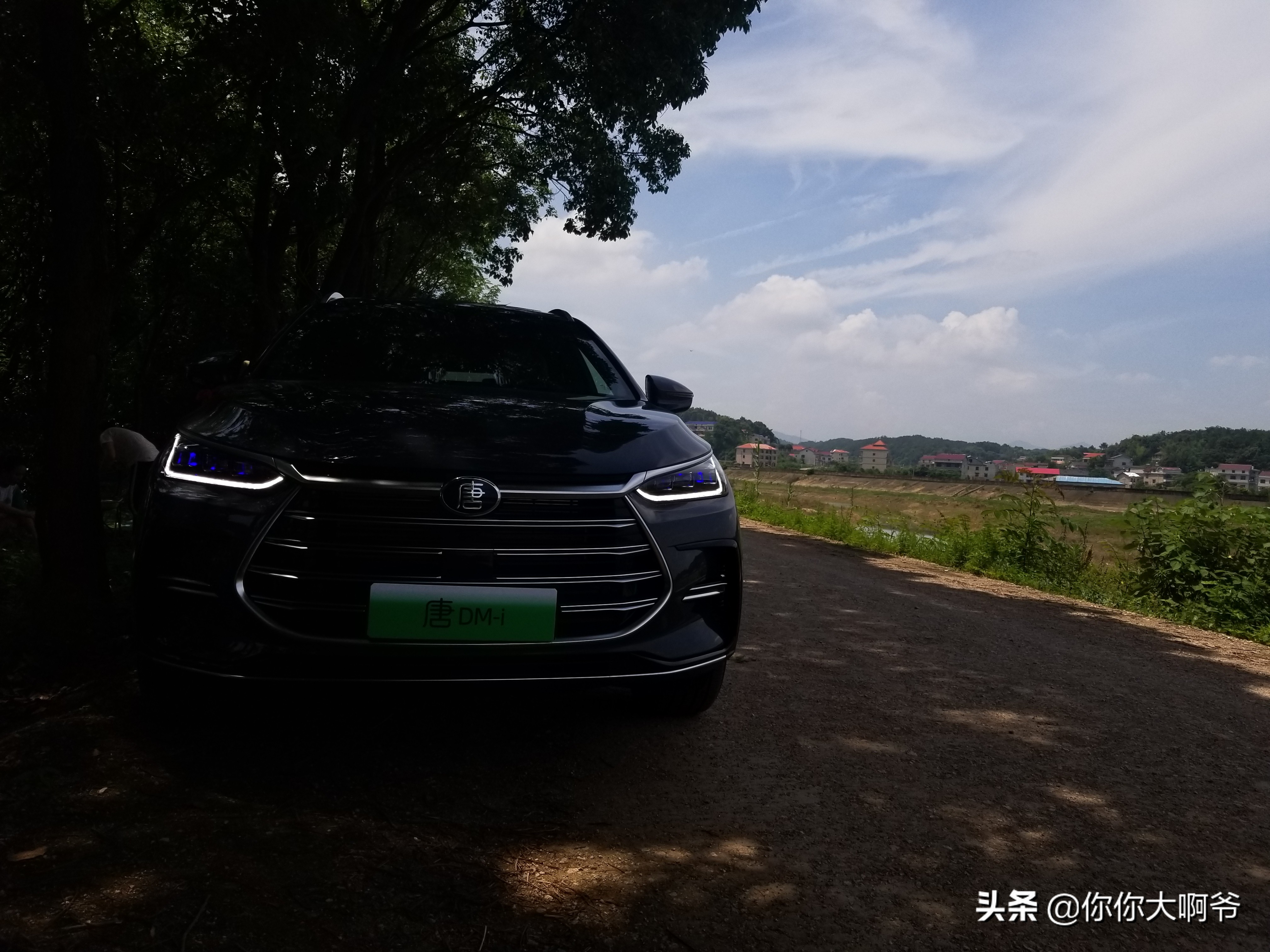 比亚迪唐dmi112km尊荣版赤地红,唐dmi冠军版200km尊享型评测