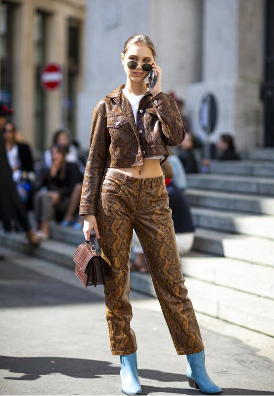 皮裤上窄下宽加长,皮裤时髦穿法