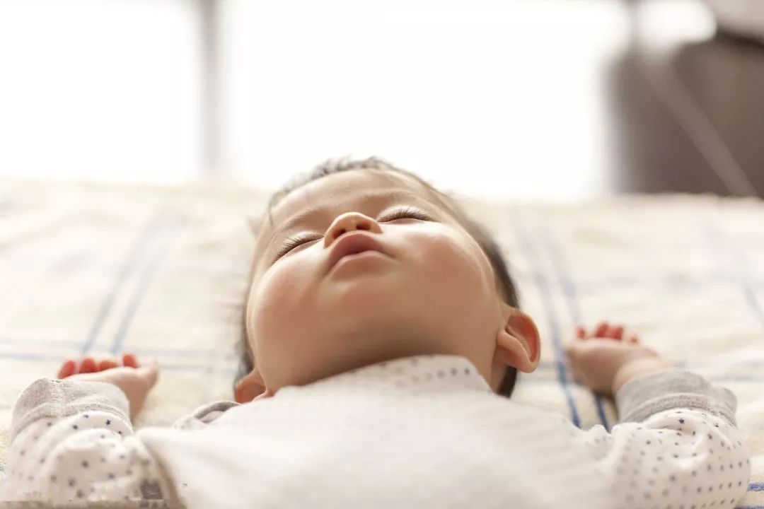 宝宝嗓子呼噜呼噜的但是不咳嗽,宝宝嗓子呼噜不一定有痰