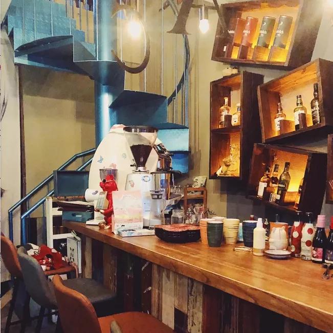 炎热的夏天,社畜需要一个安静的小酒馆