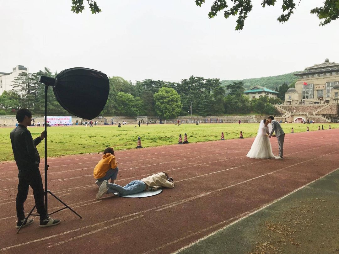 “我还没见过有那个城市的春天，能比武汉还美！”