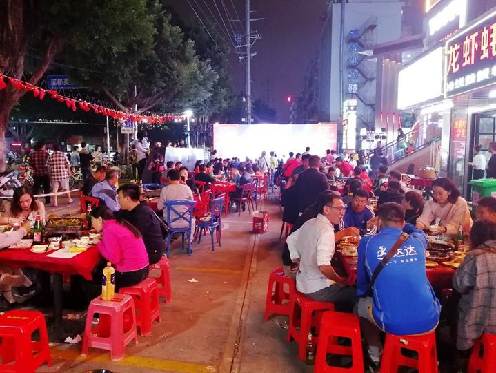 美食嘉年华再度来袭，滨都美食广场掀起舌尖上的狂欢