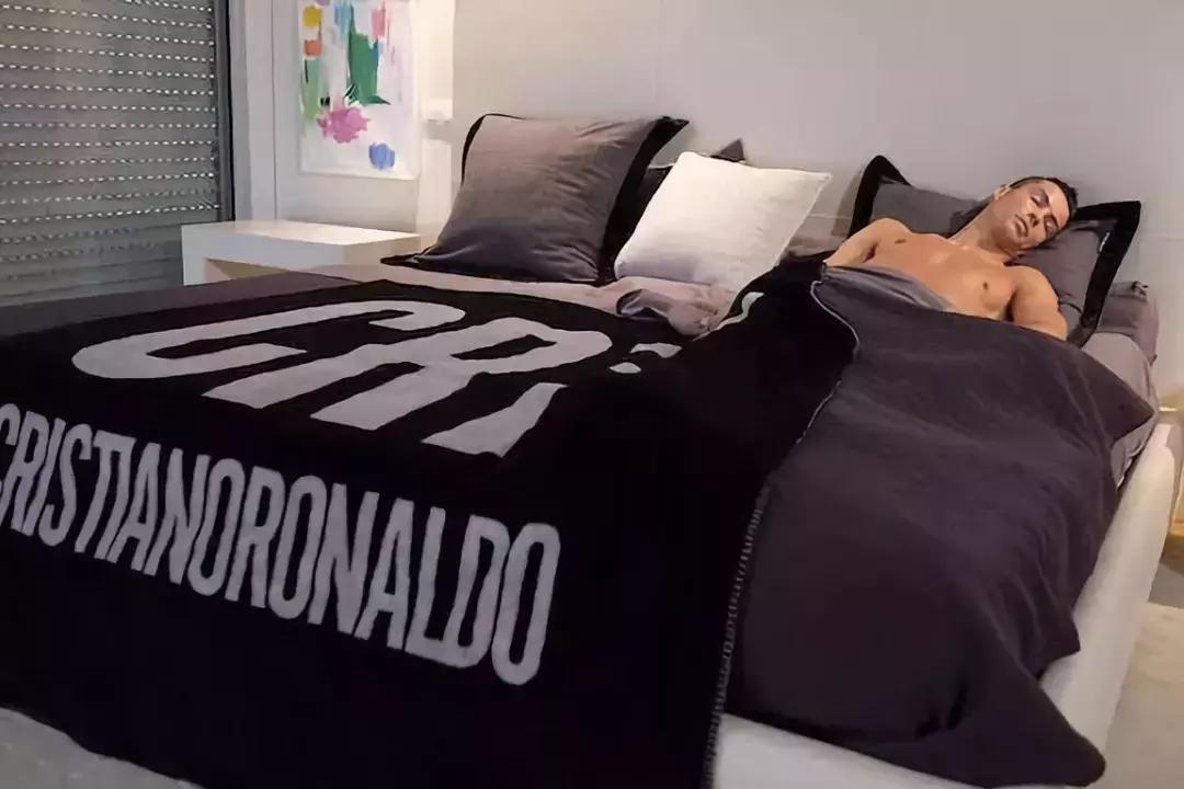 梅西和c罗谁豪宅最好,身价十亿的球星