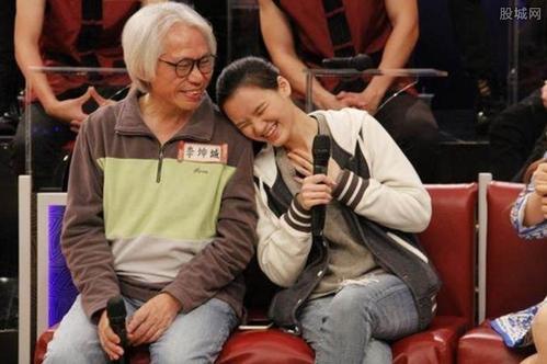 亲爸将她“推给”富豪赚钱还债，3年“爷孙恋”分手后，现状唏嘘