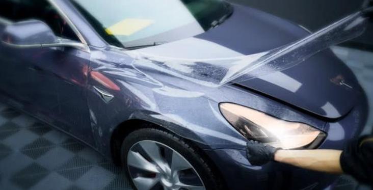 汽车贴膜是深色好还是带反光的好,汽车贴膜哪种黑最有质感