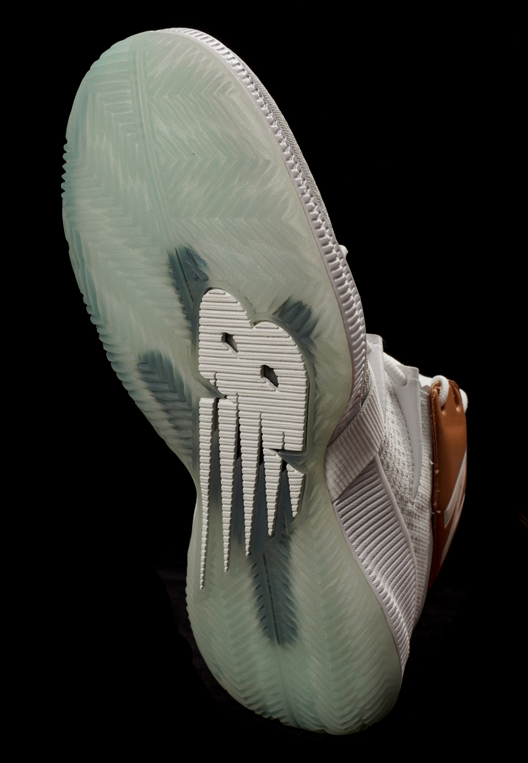 nb篮球鞋omn1s测评,nb篮球鞋omn1s容易脱胶吗