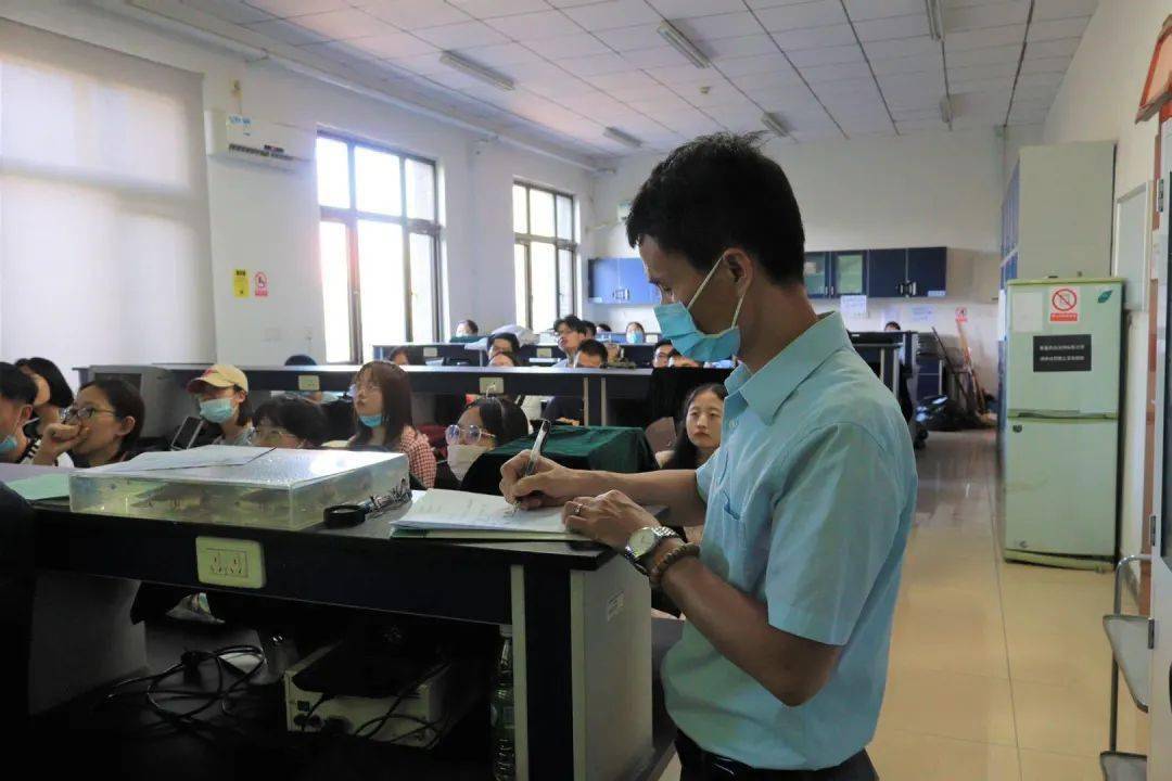 教师简短的辞职信,教师的一封辞职信