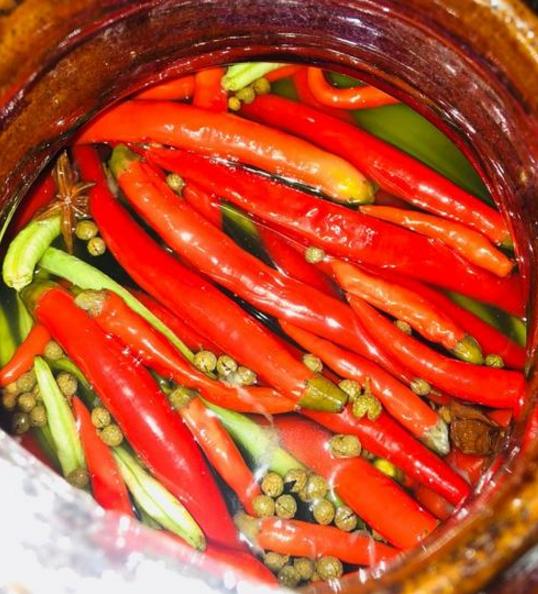 泡菜里面起白霉怎么消除,泡菜白花了还能继续泡菜吗