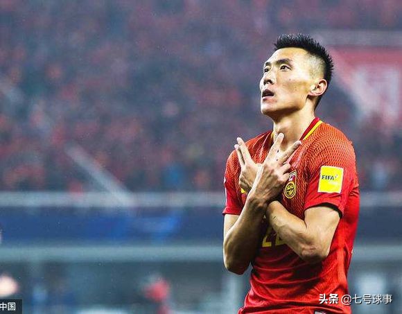 福登把球塞进球衣里庆祝动作,于大宝进球庆祝动作