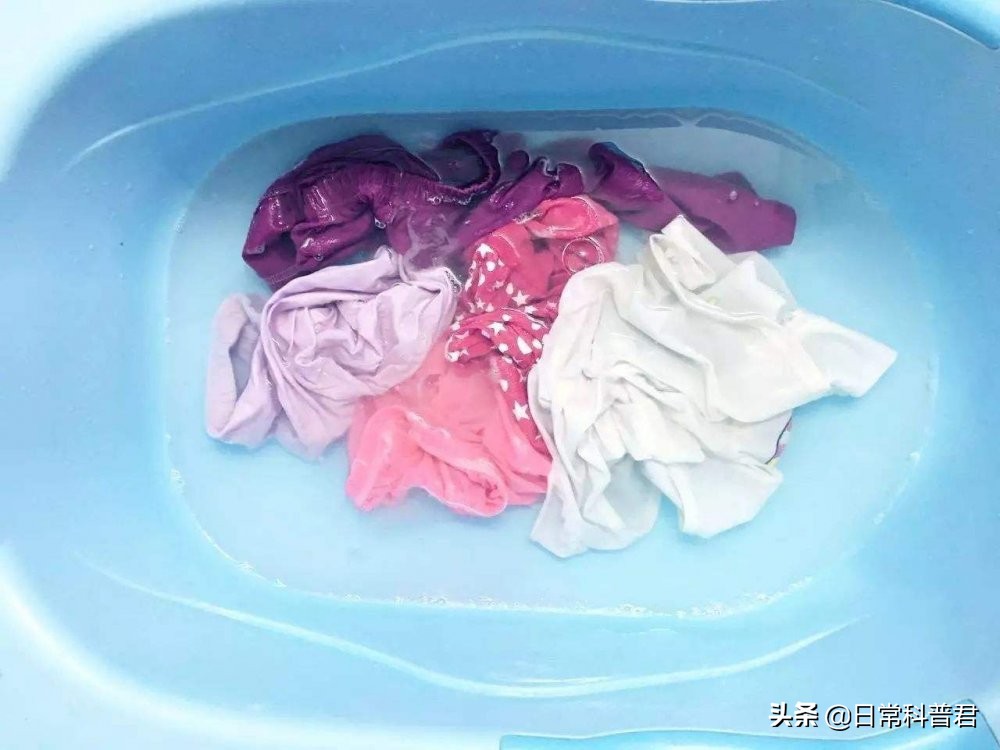 腋下出汗衣服有异味,穿纯棉的衣服出汗就会有异味