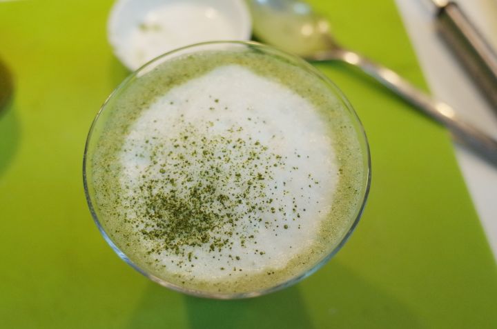 天冷了来一杯暖心热饮,天冷了给自己来杯奶茶