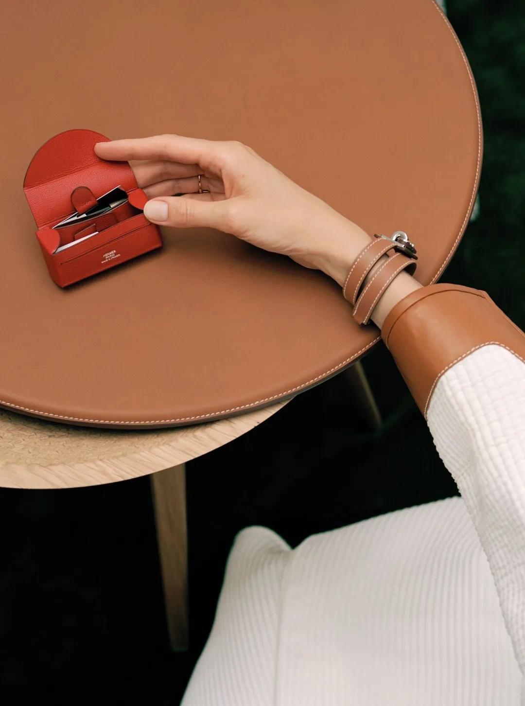 大型真香现场！爱马仕口红真的来啦！网友“设计一言难尽”