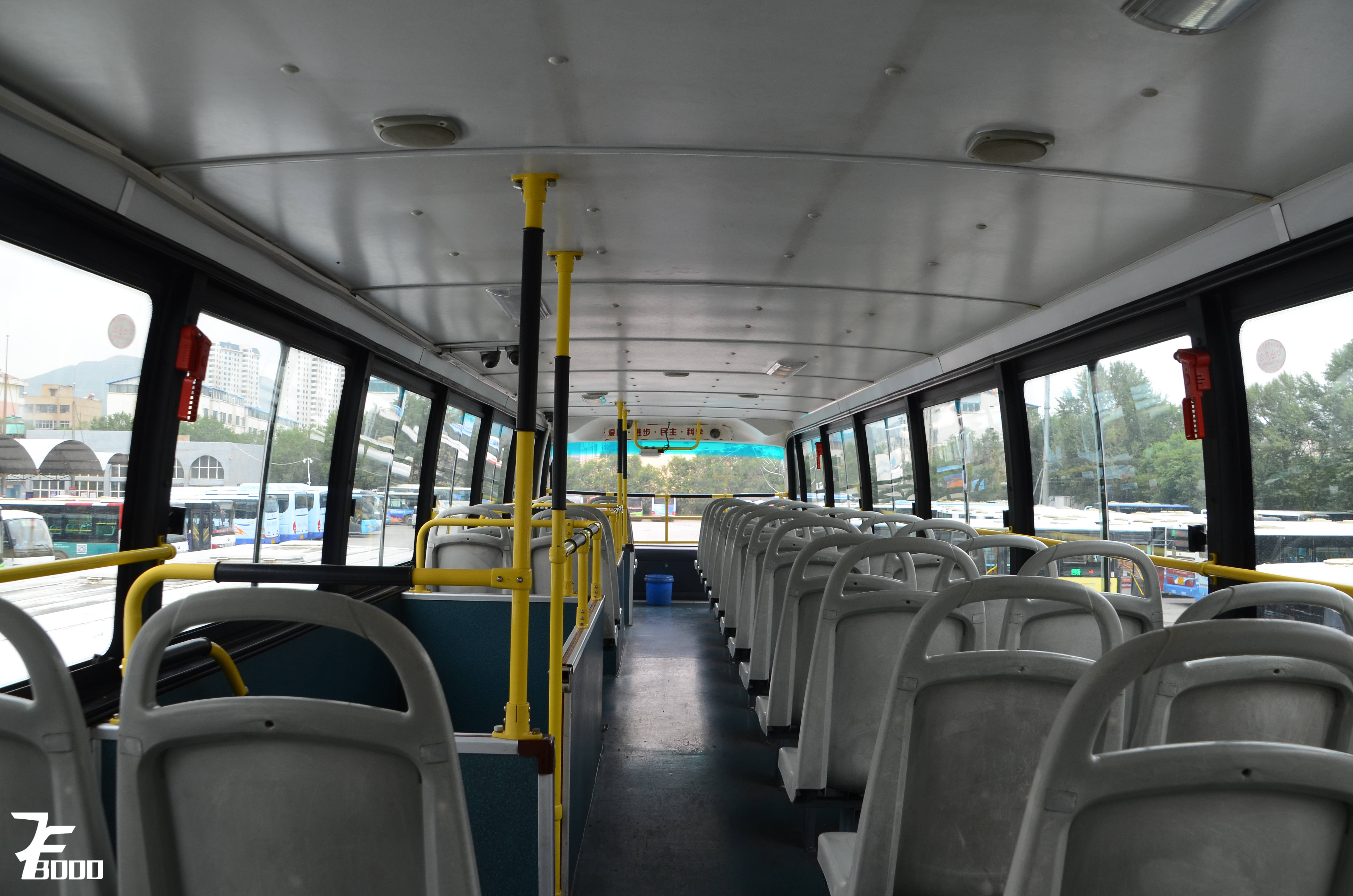 机房的渣评21西宁公交亚星JS6111SHCJ