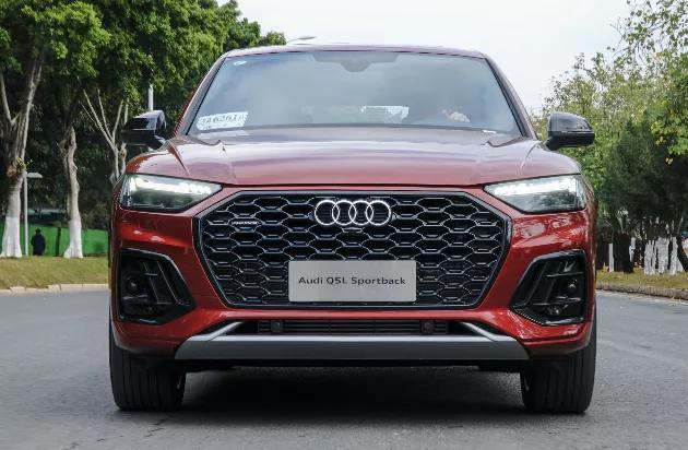 奥迪q5轿跑和奔驰glc,奥迪q5轿跑2022落地