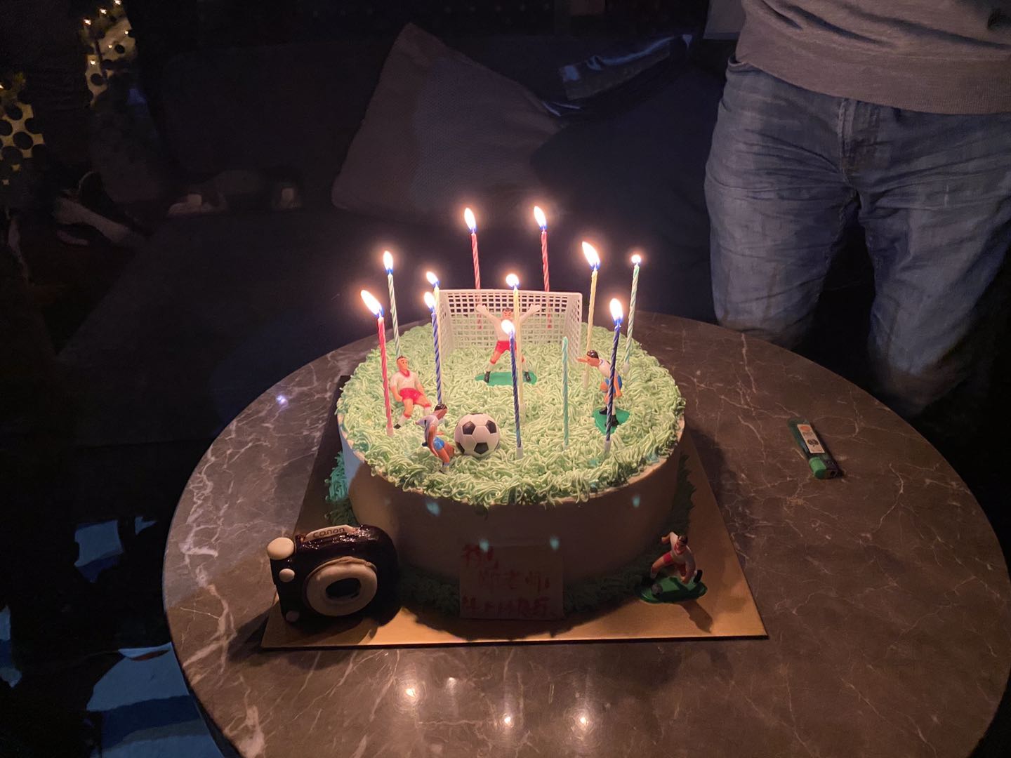 在大连度过了自己的生日,在足球场上过生日