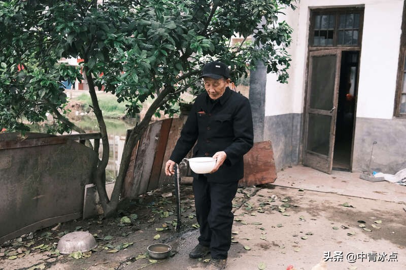 73岁老人抢劫入狱,为入狱养老而抢劫的老人