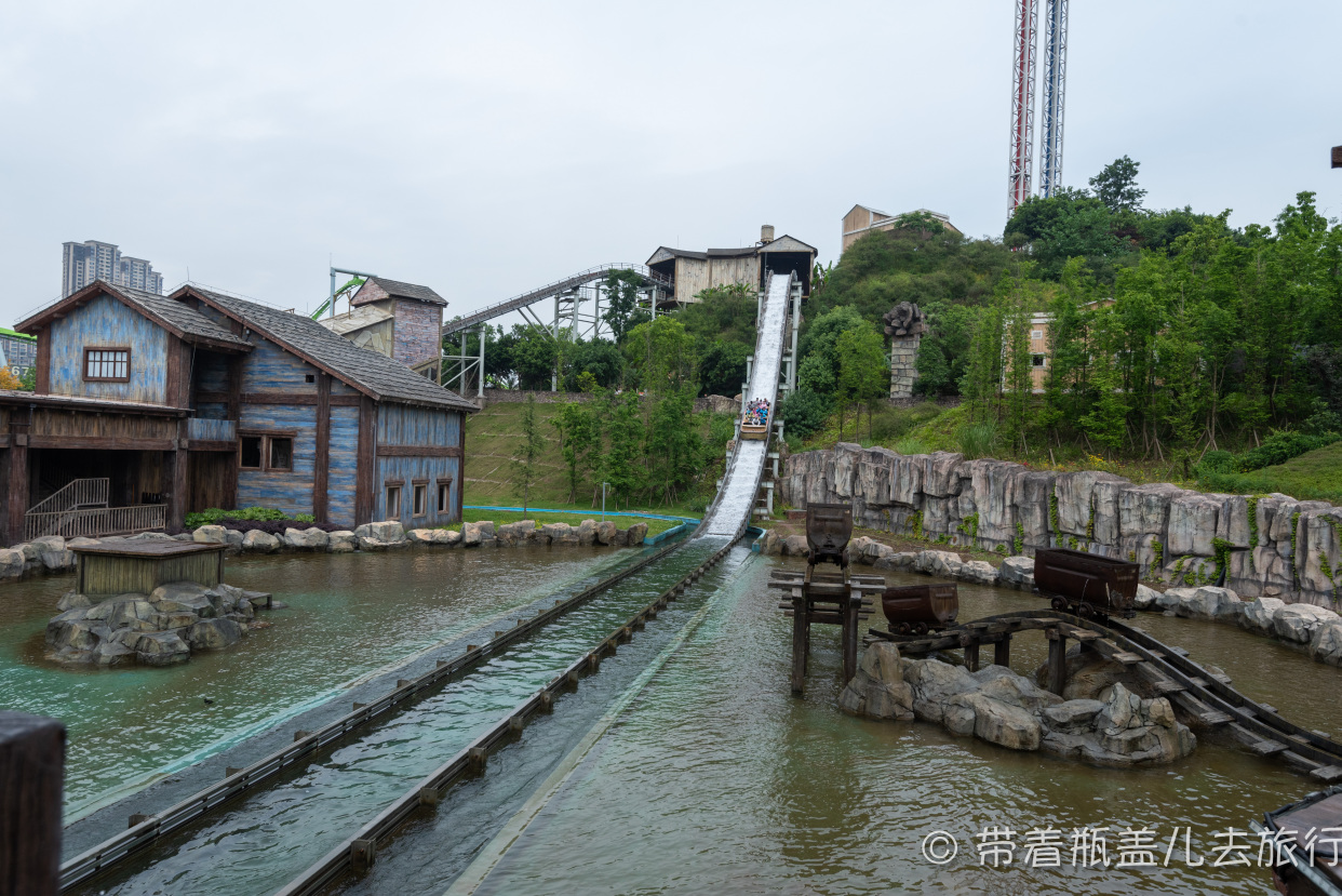 欢乐谷重庆门票一大一小,重庆欢乐谷200门票包含哪些项目