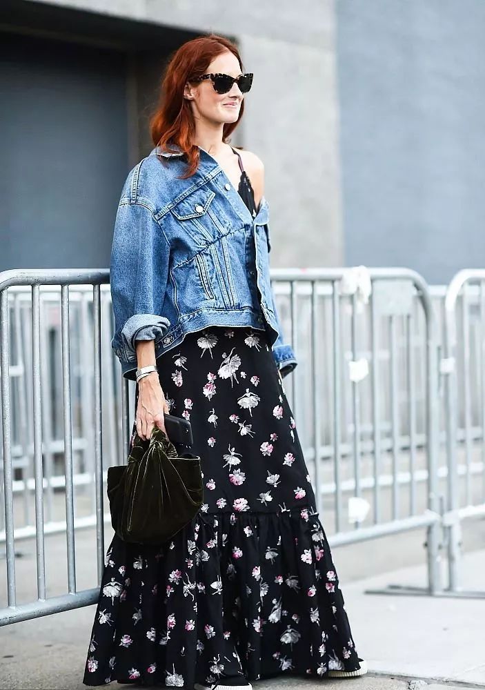 牛仔外套穿宽松好看还是修身好看,牛仔外套基本上搭什么裤子最好看