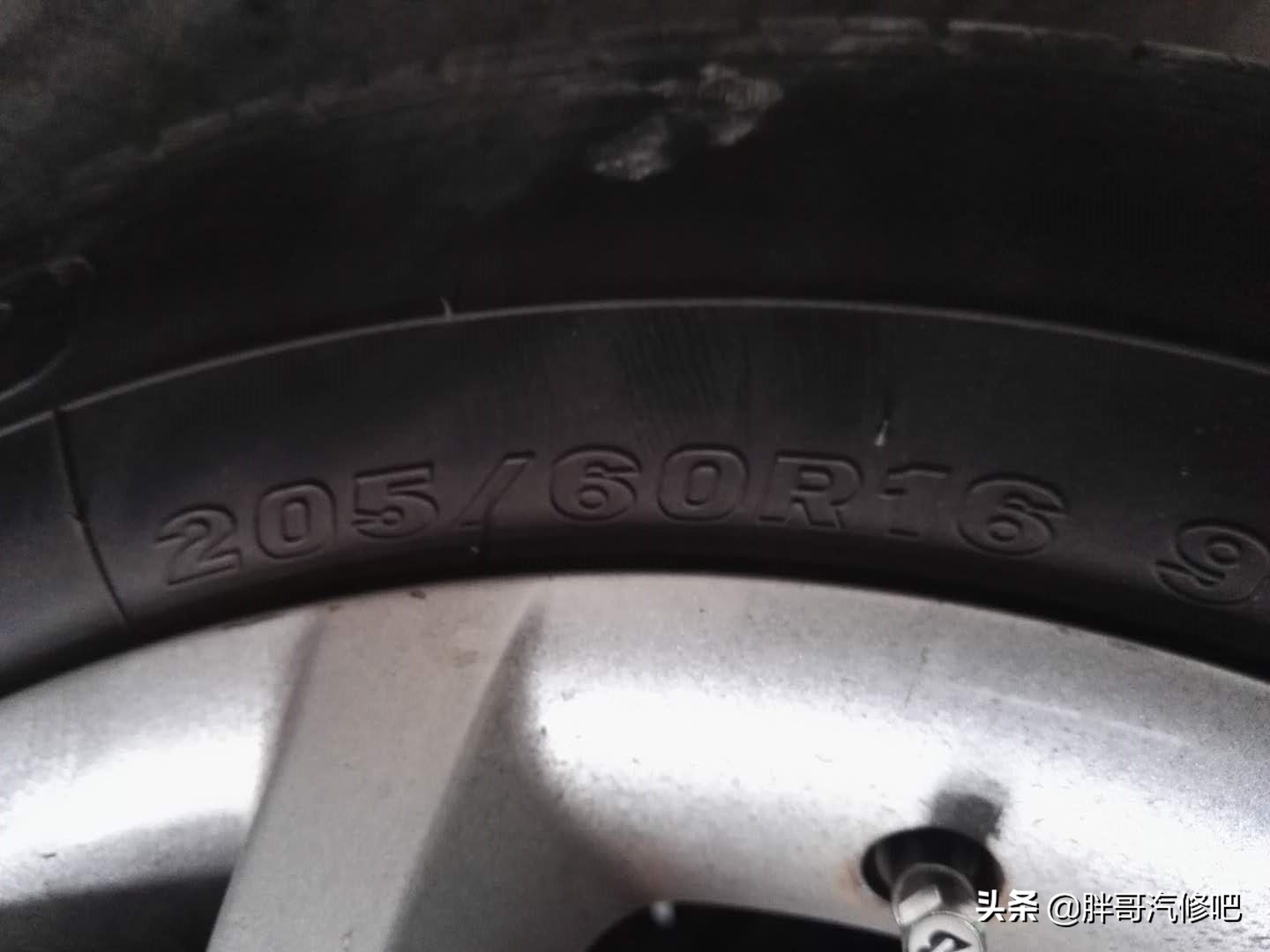 胖哥两百万收奥迪rs6,胖哥收车2万元