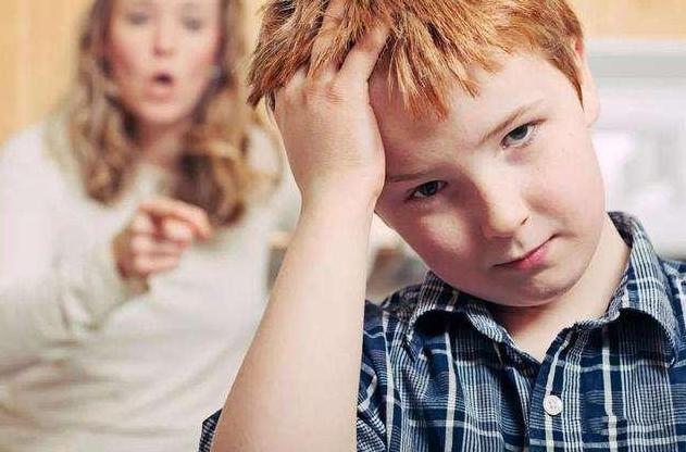 孩子青春期任性怎么办？父母运用鱼缸法则，孩子会更优秀