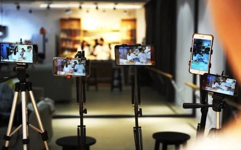 速报|比音勒芬入股UR；歌力思搭建直播团队；直播带货有新规；