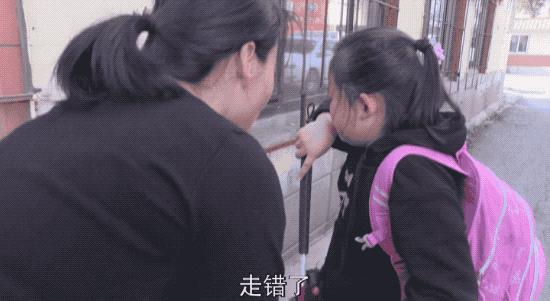 狠心爸爸“抛弃”失明女儿，背后真相令人泪崩......