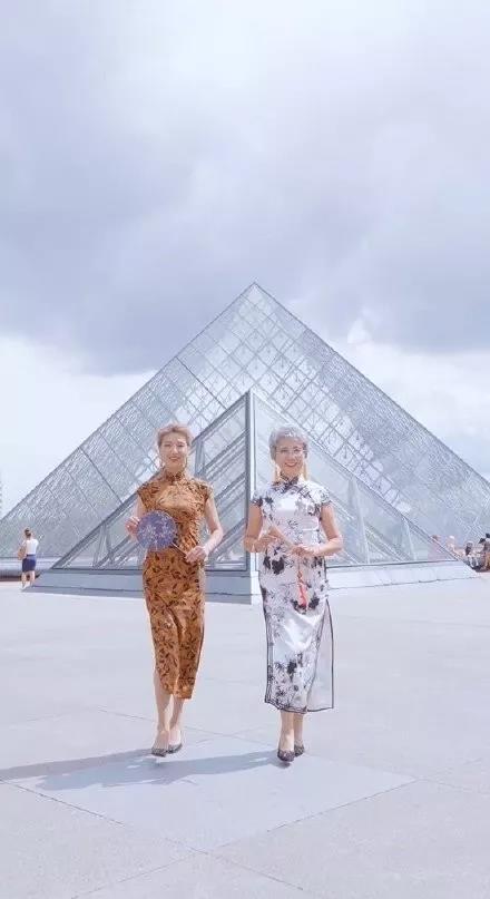 奶奶穿旗袍惊艳了整条街,奶奶穿旗袍惊艳外国人