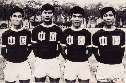 他曾是广东队的队长，也是国家队的福将，铁腰何佳