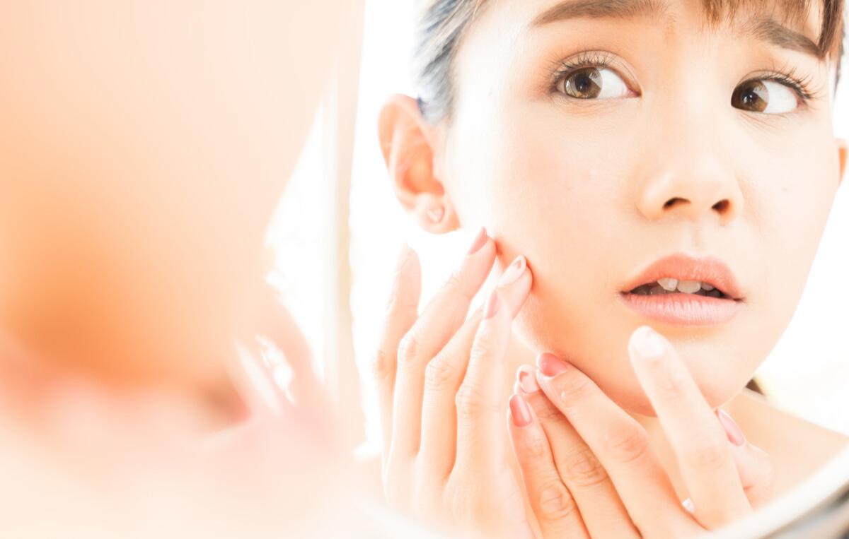 毛孔粗大有痘痘如何改善,毛孔粗大有痘痘的脸怎么办