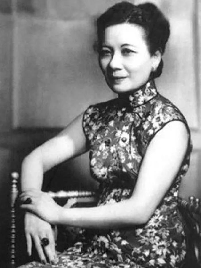 腕间风情翡翠手镯,腕上的玉镯