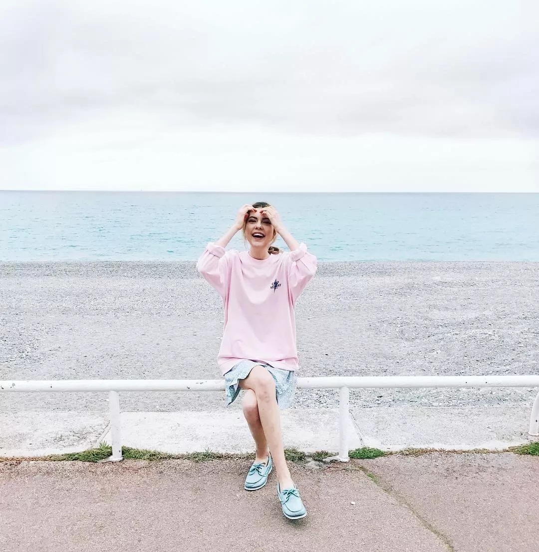 一身深驼色系搭配优雅高贵,最全的驼色穿搭女人必看