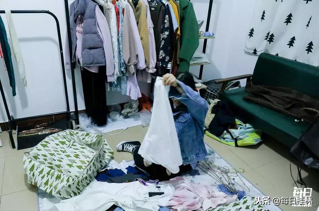 月薪4000月供2000房贷压力大吗,月薪1万还3000车贷压力大吗