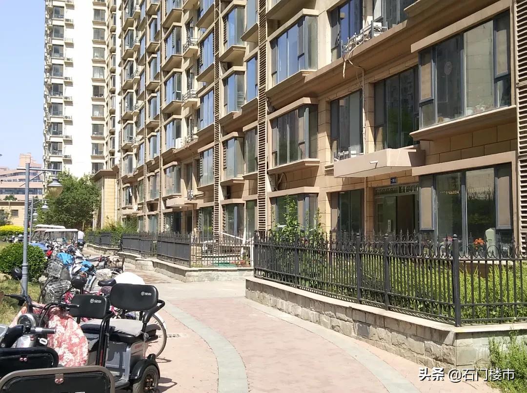 瀹炴帰鍚堣偉琚仐蹇樼殑鑰佹棫灏忓尯,瀹炴帰灏忓尯