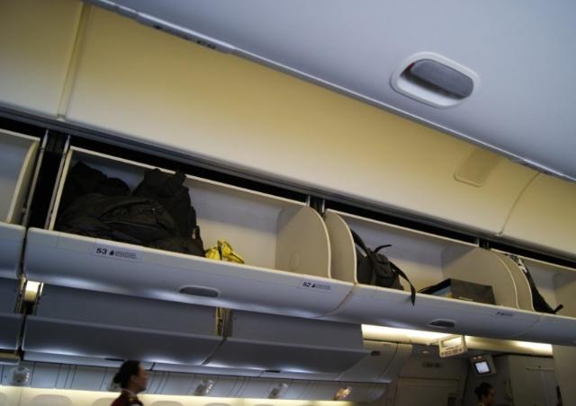 体验飞机头等舱服务,飞机头等舱服务真实感受