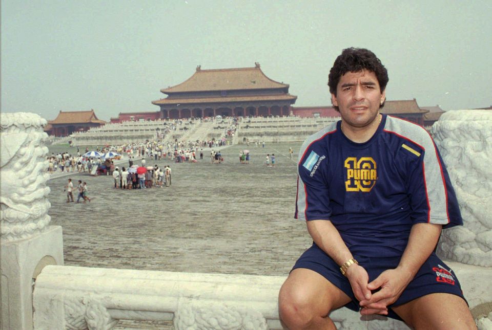 马拉多纳为什么一半天使一半魔鬼,一代球王迭戈马拉多纳