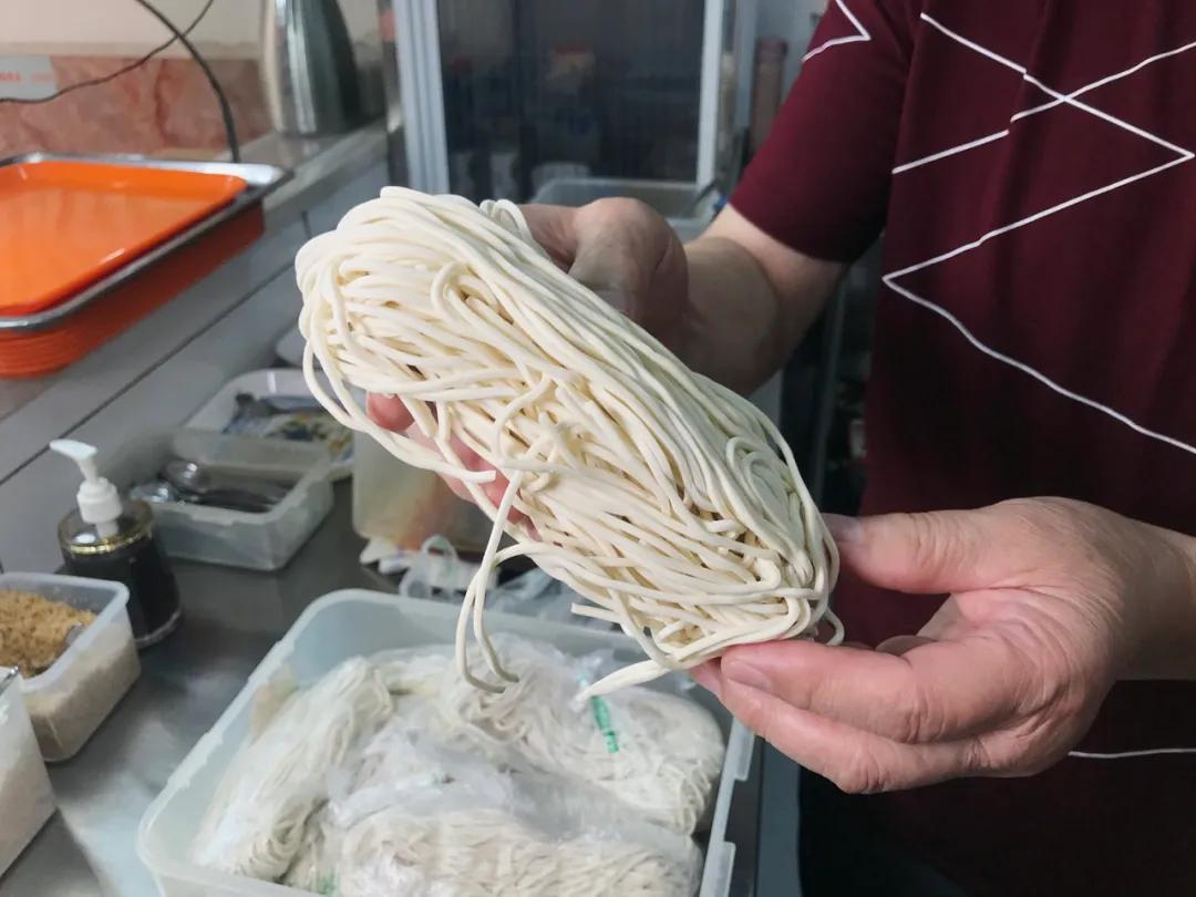 两个七旬老人开一家面馆,两老人开了30年店