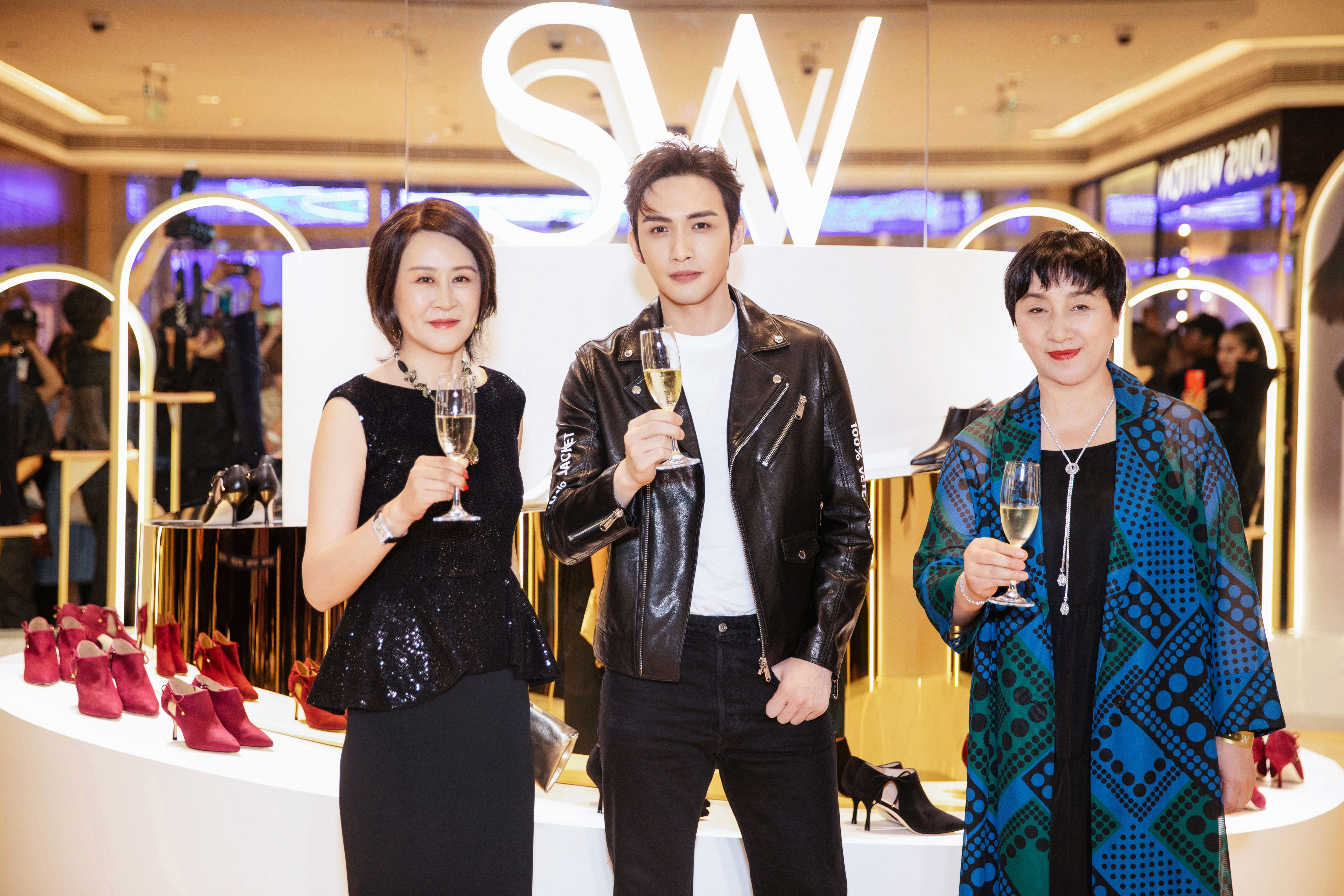 stuartweitzman中国官网,stuartweitzman店地址
